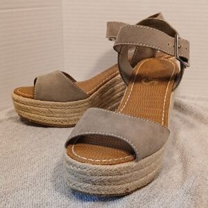 Circus by Sam Edelman Tan Espadrille Wedge Sandals Size 8.5, 3.5 Inch Heels